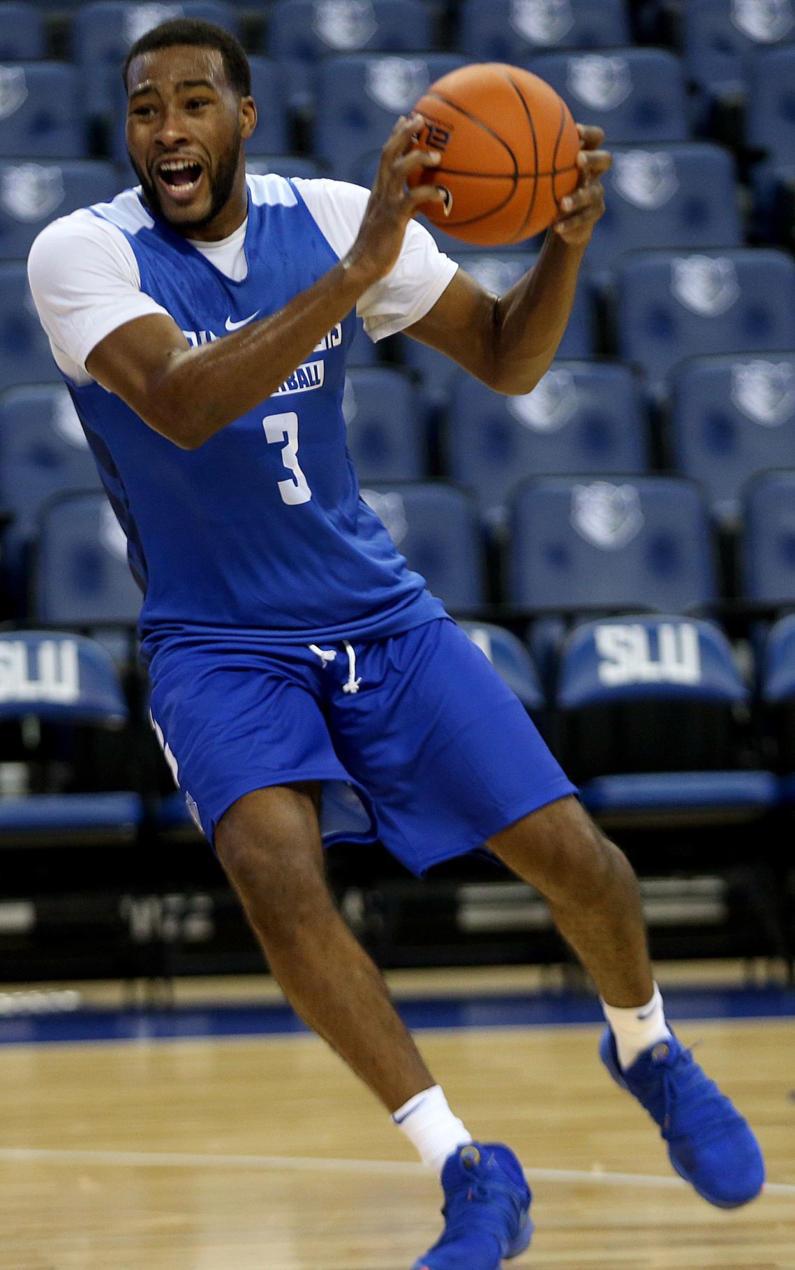 SLU mens basketball team begins practice